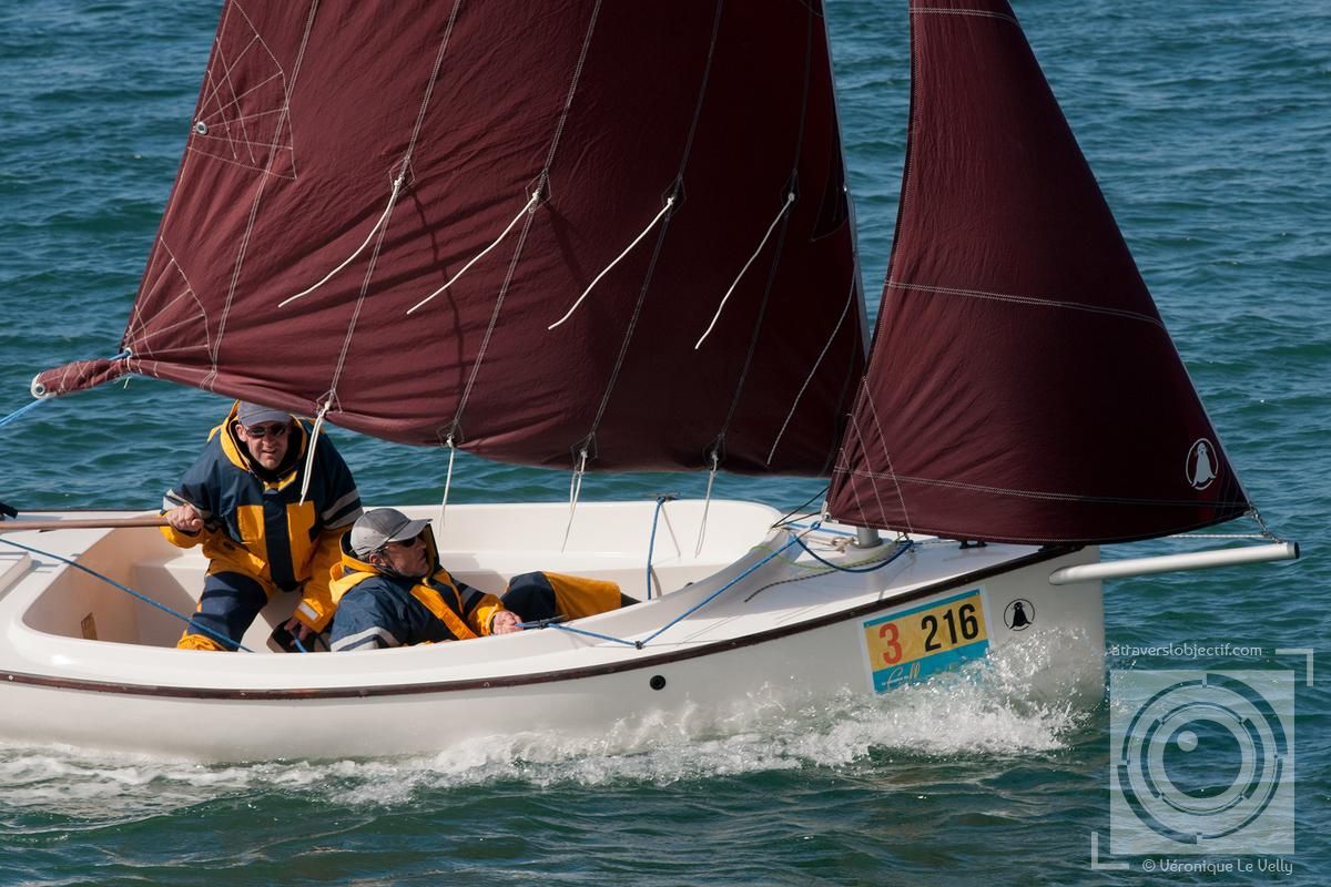 Photos de petits voiliers de plaisance et voileavirons Bateaux A travers l