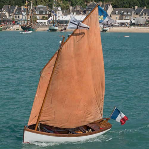 Petit voilier traditionnel