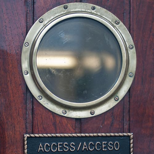 Réservé à l'équipage