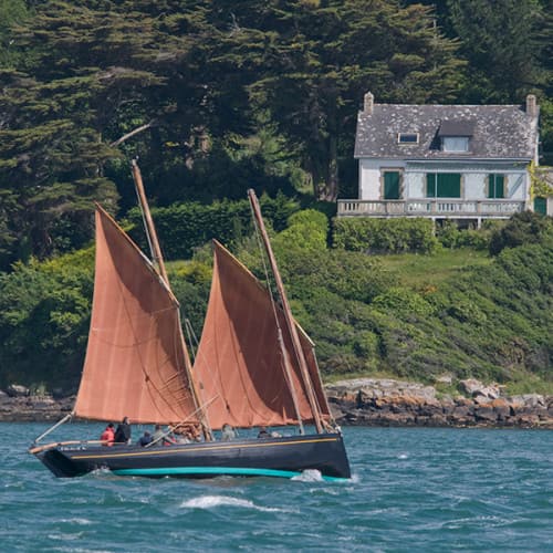 L'Eulalie en régate devant l'île aux Moines