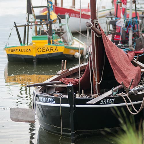 Bateaux traditionnels sur la rivière du Faou