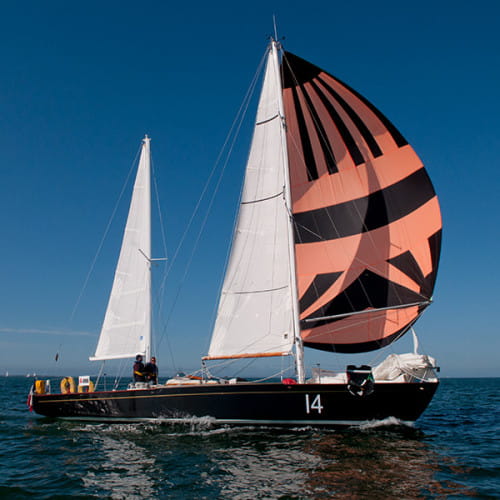 Pen Duick II sous voiles