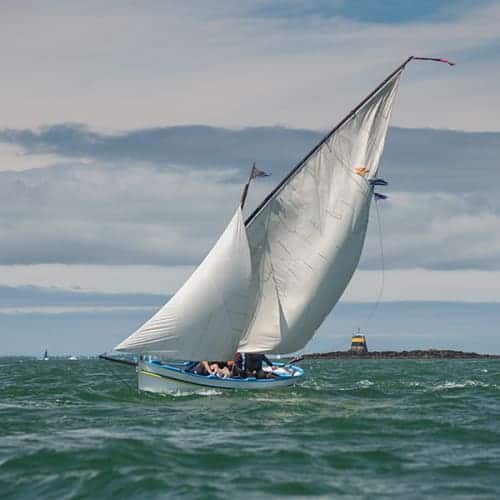 Bateau à voiles latines