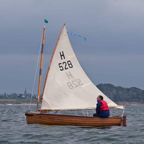 Voilier de type voile-aviron