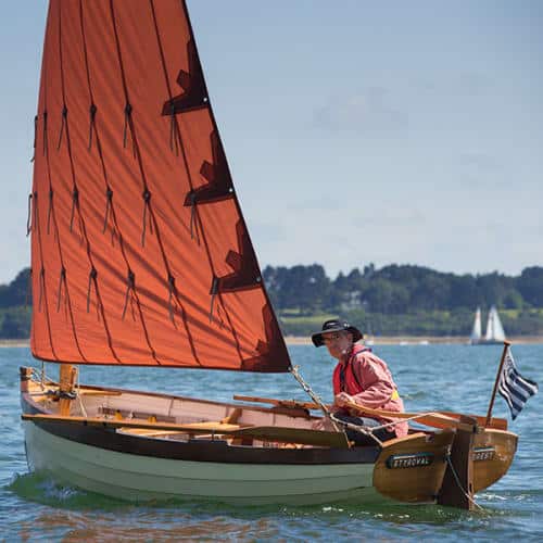 Styroval, bateau de type voile-aviron