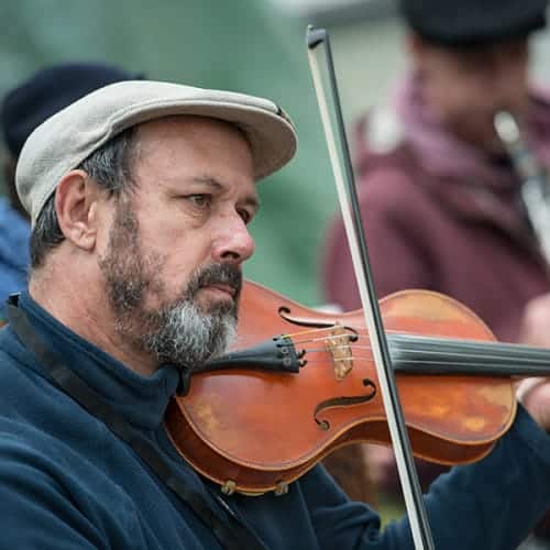 Musicien jouant du violon