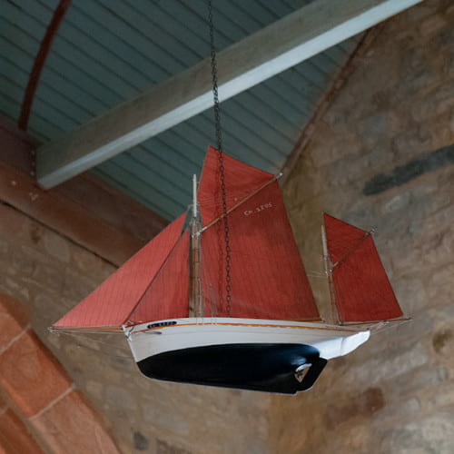 Maquette suspendue du voilier 'La Belle-Etoile'