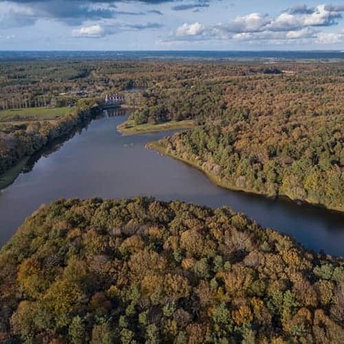 Vue aérienne du lac de Comper
