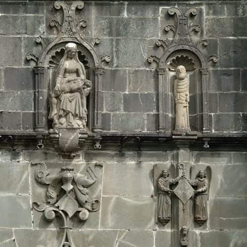 Personnages sculptés