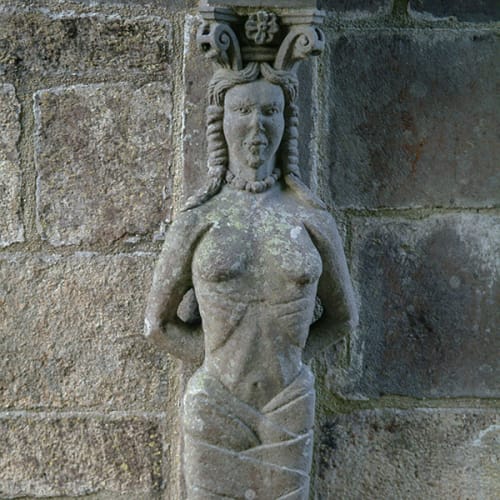 Cariatide aux bandelettes