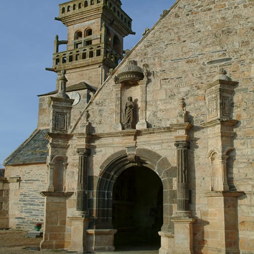Entrée de l'église du Tréhou