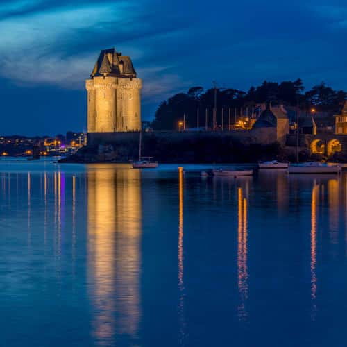 La Tour Solidor se reflétant dans l'eau