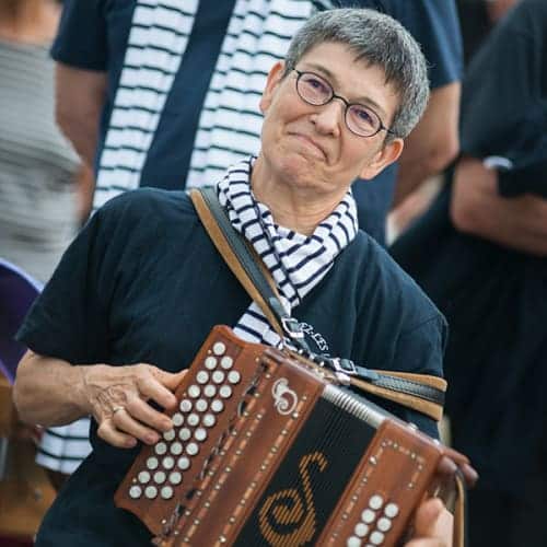Joueuse d'accordéon diatonique