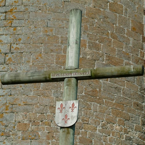 Croix devant la tour Solidor