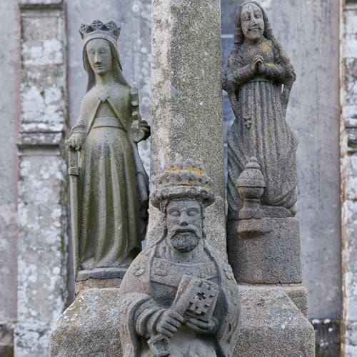 Pied du calvaire de Sainte-Anne-la-Palud