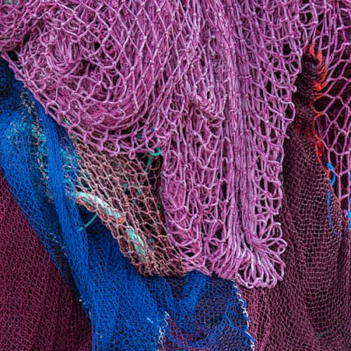 Filets de pêche colorés
